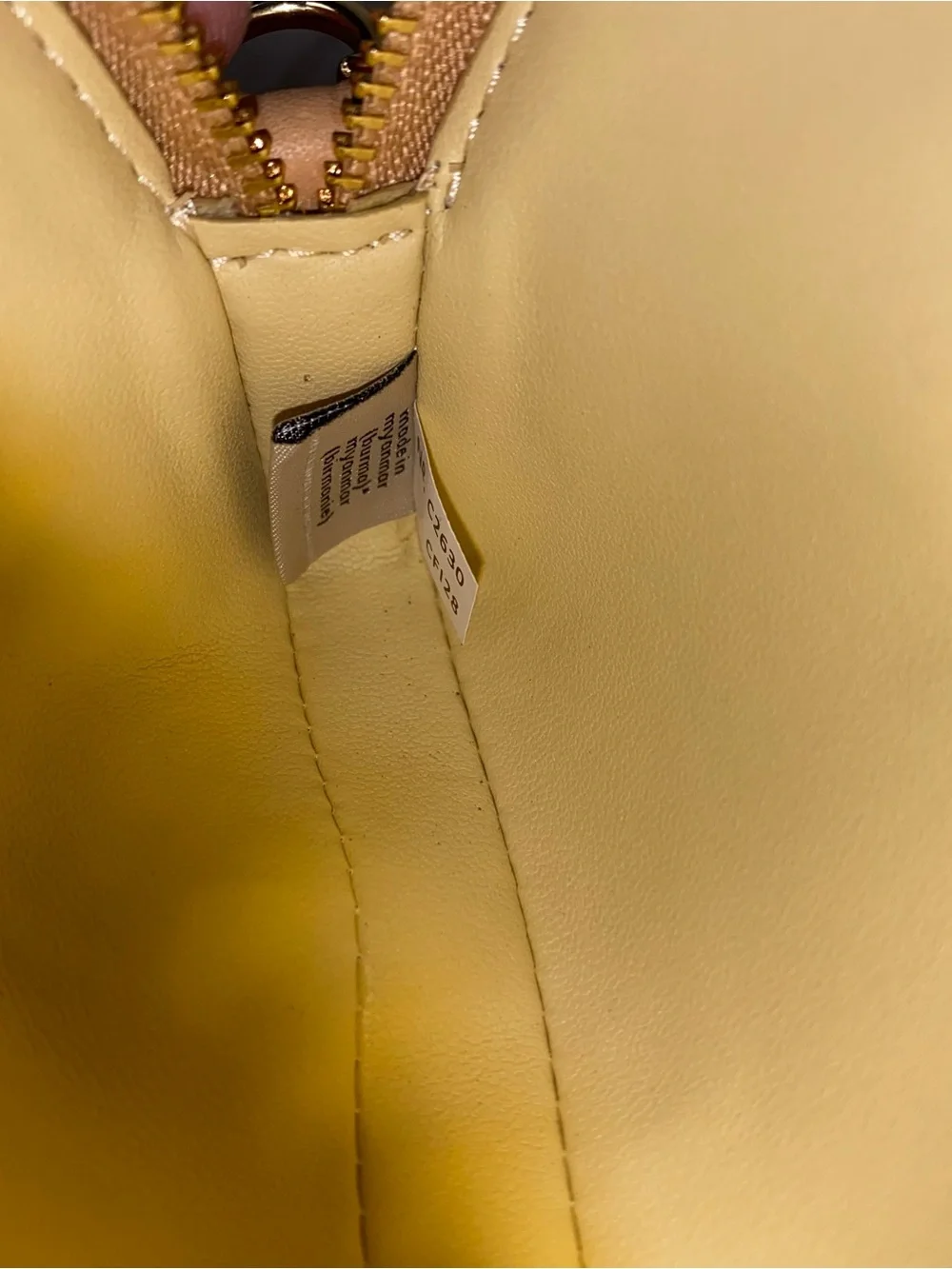 Coach Zip Card Case In Signature Leather With Charm New with tags Light Lemon